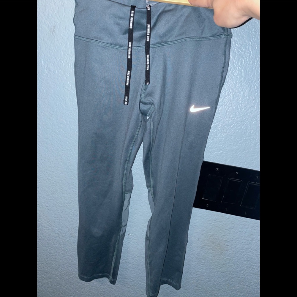 Cropped Nike Leggings